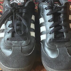 Adidas Black Samba boys 5.5 indoor soccer futsal